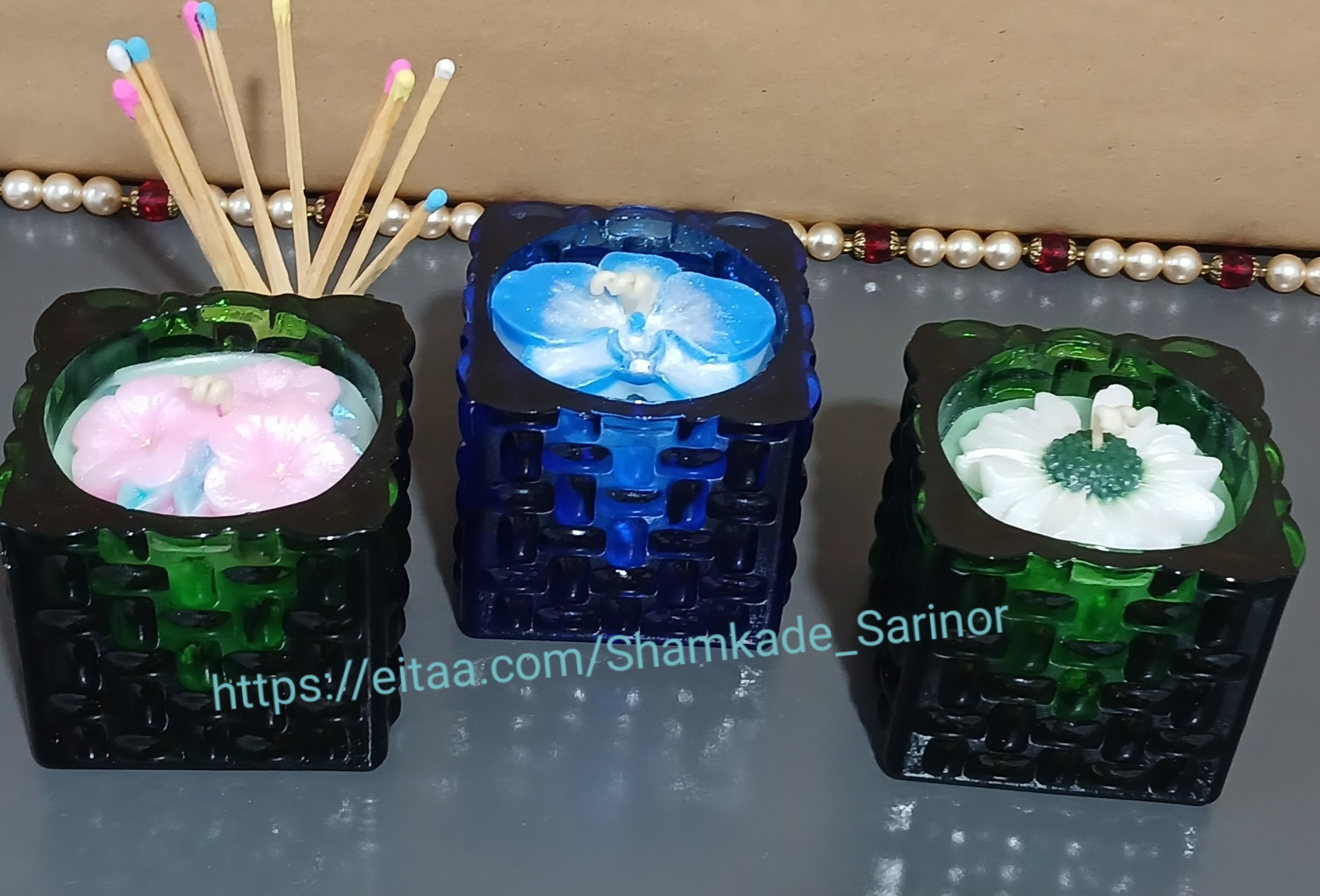 شمع شیشه‌ی حصیری مربع گل بابونه ارکیده سه گل بهاری شاین‌دار و معطر مناسب هدیه | خرید ش...