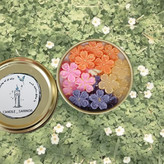 شمع قوطی فلزی دربدار.گهای ریز بهاری.شاین شده با رنگ اکرلیک.معطر و دلنشین.مناسب مسافرت و هدیه
